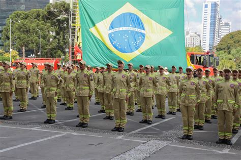 Na maior contratação em dez anos, 419 bombeiros se formam para atuar em
