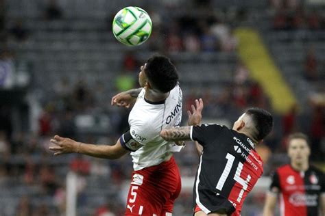 Clasico Tapatío aficionados de Atlas golpean a seguidor de Chivas