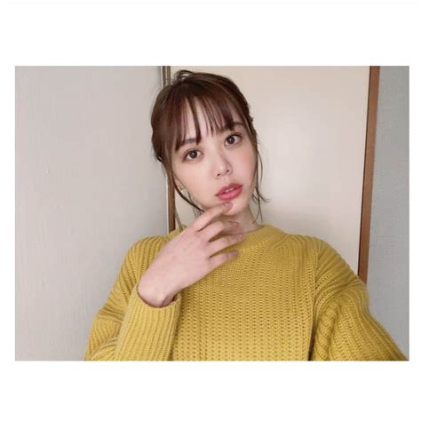 杉本美友さんのインスタグラム写真 杉本美友instagram「・ からし色ニット激かわでした🧶 ・ 髪の毛伸びたから色んなヘアアレ し