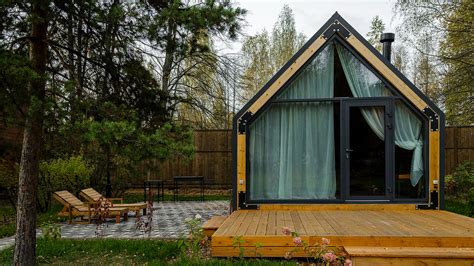 Где отдохнуть летом в Подмосковье: 11 отелей с уютными домиками | РБК Life