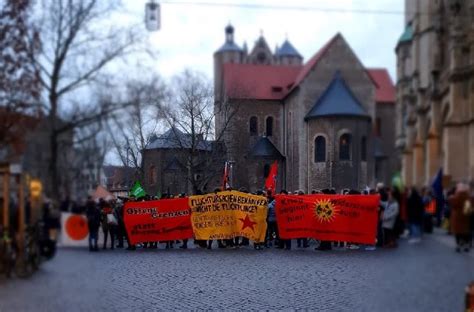 Verzweifelte Lage in Griechenland Seebrücke demonstrierte für offene