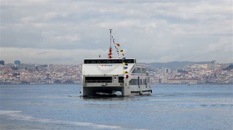 Ligação fluvial Trafaria Porto Brandão Belém vai manter redução de