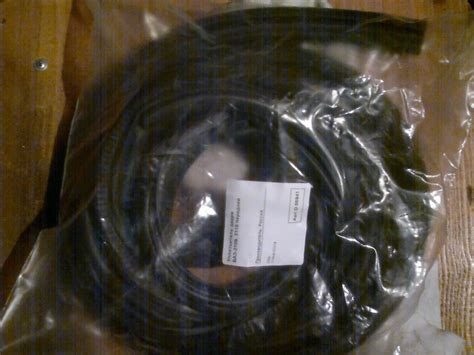 установка уплотнителя под капот — Lada Приора седан, 1,6 л, 2012 года ...