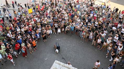 Forlì la protesta in piazza dei 300 alluvionati Il sindaco ci guardi