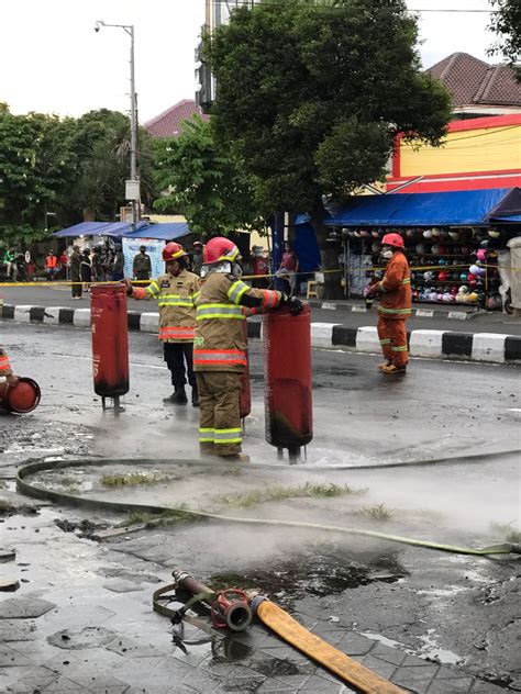 DINAS PEMADAM KEBAKARAN DAN PENYELAMATAN KOTA YOGYAKARTA Empat Orang