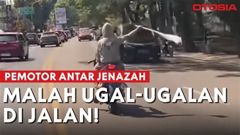 Viral Pengendara Motor Ugal Ugalan Buka Jalur Pengantar Jenazah Youtube