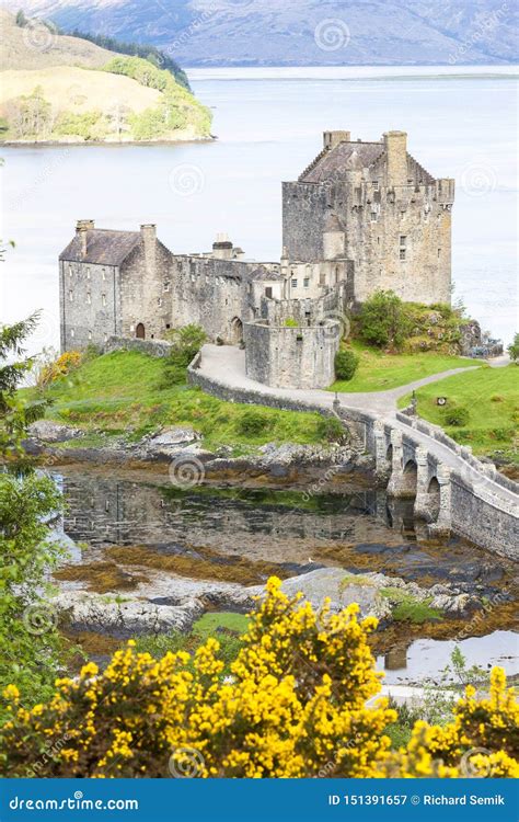 Eilean Donan Castle, Loch Duich, Scotland Stock Image - Image of ...