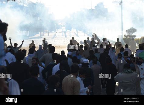 Peshawar Pakistan 09th May 2023 Police Fire Tear Gas To Disperse