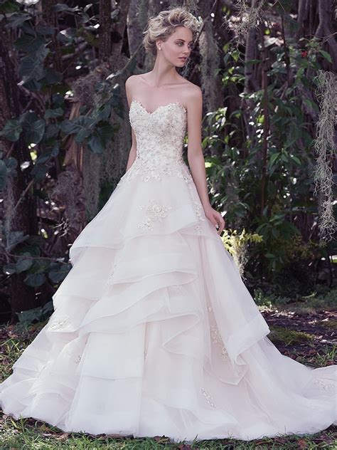 New Collection Sweet Heart Strapless Lace Appliqued Long Train Organza