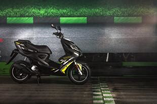 Prova Yamaha Aerox R Naked recensione con pregi e difetti scheda tecnica e velocità inSella