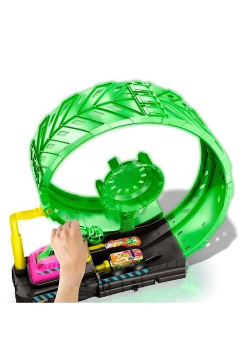 Hot Wheels Mattel Hotwheels Hbn Monster Trucks Karanl Kta Parlayan Emberde Yar Seti Z