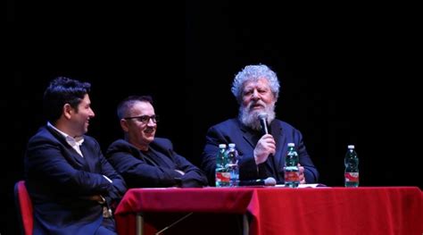 La Stagione Del Teatro Cilea Guidato Da Lello Arena Arte E Luoghi