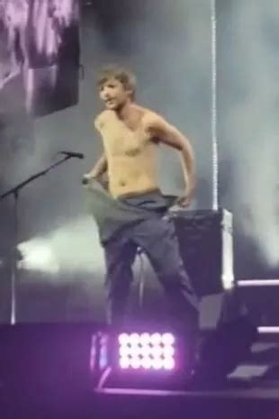 Louis Tomlinson Shirtless