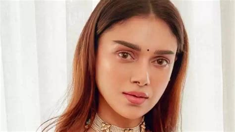 Aditi Rao Hydari पैपराजी ने अदिति को दी शादी की बधाई तो झल्लाकर बोलीं