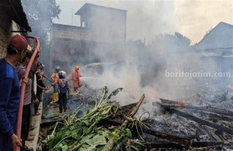 Tiga Rumah Di Mojokerto Ludes Terbakar