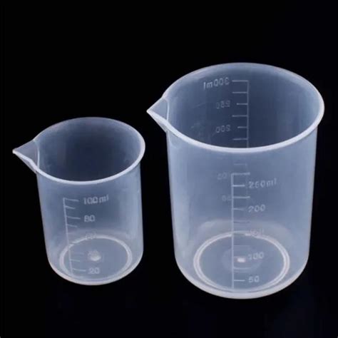 Factory Directly Graduated Plastic Measuring Cup Jug With Handle