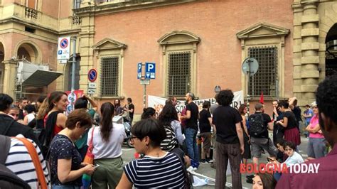 Chiusura Hub Migranti Protesta E Incontro In Prefettura