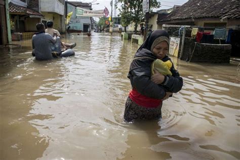 Foto Daerah Yang Dilanda Banjir Pada Awal Mana Saja Halaman