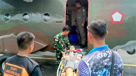 Personel Lanud Rsa Natuna Evakuasi Pasien Mendesak Lewat Udara Natuna