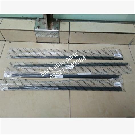 Jual Karet Kaca Pelipit Luar Innova Sampai Set Original