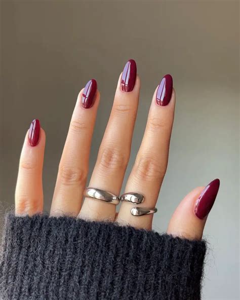 23 Elegant Simple Almond Nail Ideas For 2024 Drexplains