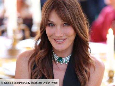 PHOTO Carla Bruni à 54 ans en décolleté cut out elle succombe à la