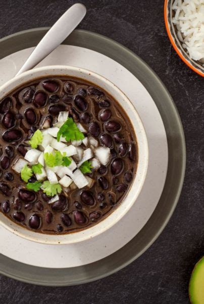 Cómo preparar una exquisita sopa de caraotas negras de forma fácil y