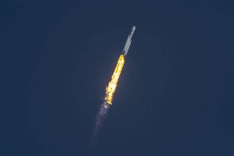 Amazing Photos From Spacexs Falcon Heavy Ussf Mission