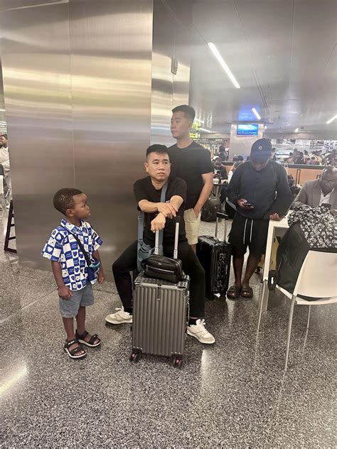 Quang Linh Lôi Con về Angola Hằng Du Mục lập tức về VN tiễn nhận cú bất ngờ Hot KOLs