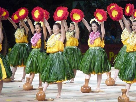 Hawaiian Luau Pig Roast Hula Dancers