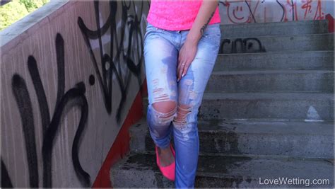 Forumophilia PORN FORUM Pissing Girls Videos Outdoor Toilet Squirt Page