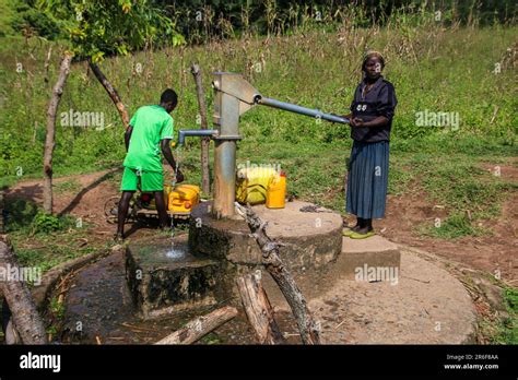 Pumping water from a communal water well, Ethiopia Stock Photo - Alamy