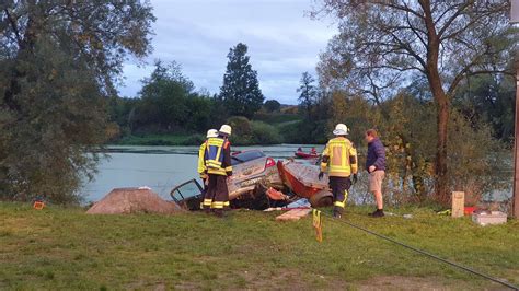 Bayern Autofahrer Tot In Baggersee Gefunden Zuvor Wurde Er Bereits