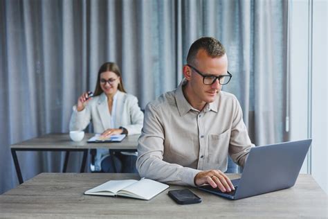 Premium Photo Portrait Of A Cheerful Man It Professional Working With