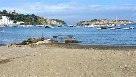 Bacoli Dopo Quarant Anni Torna La Spiaggia Di Casevecchie Il Comune