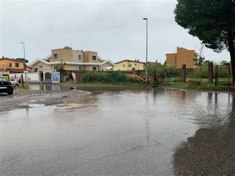 Maltempo Ostia Notte Da Dimenticare Il Quartiere Saline Sprofonda