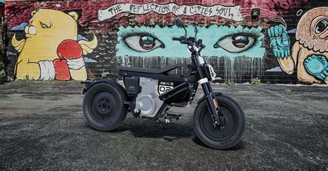 BMW’s New Electric Motorcycle Makes City Commuting Look Futuristic