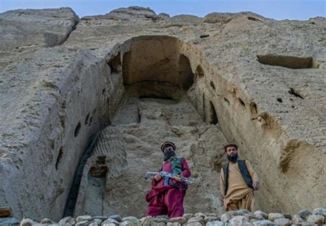 Les Talibans Remplacent Bamiyan La Statue D Un Ex Dirigeant Hazara