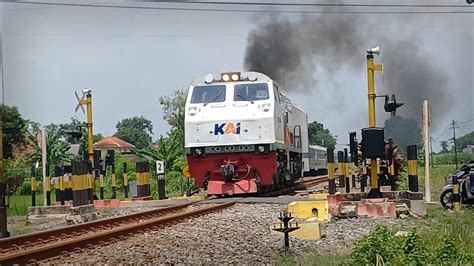 BERANGKAT NGEBUL PANJANG Kereta Api Commuter Line Dhoho Di