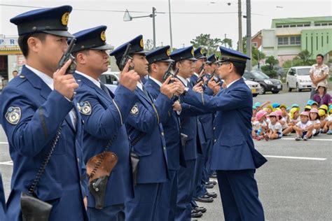 警察官の制服、旧制服と現行制服は何が違う？