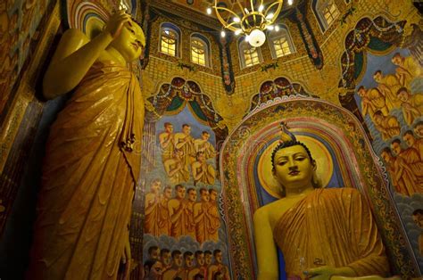 Buddha Statue In Gangaramaya Vihara Buddhistischem Tempel Colombo Sri