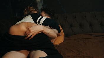 Los compañeros de cuarto decidieron diversificar su noche con sexo anal caliente XVIDEOS