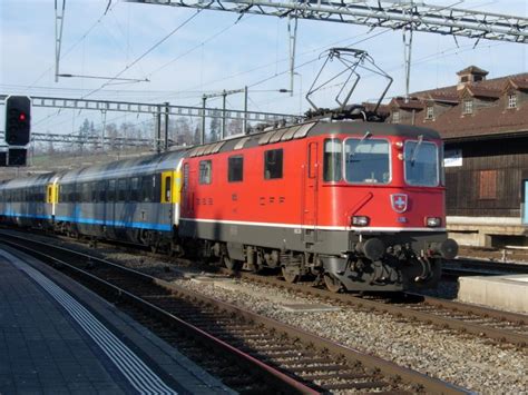 Eine Re Ii Zieht Einen Cisalpino Basel Sbb Milano Centrale In Den