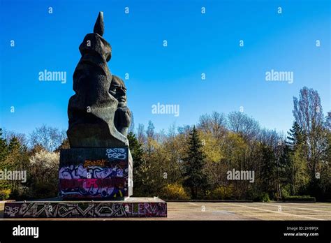 Ernst-Thälmann-Monument, Berlin, Germany Stock Photo - Alamy