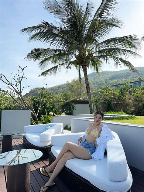 Bạn gái Đặng Văn Lâm diện bikini đốt mắt người nhìn