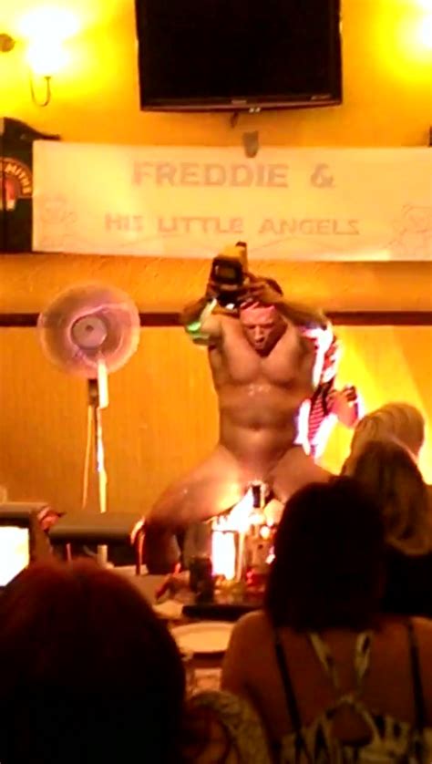 HOT STRIPPER FOR THE LADY ThisVid