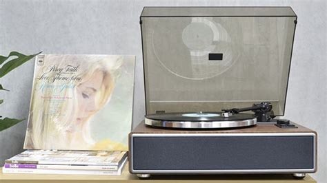 Hear your favorite records on modern speakers with this Hi-Fi turntable ...