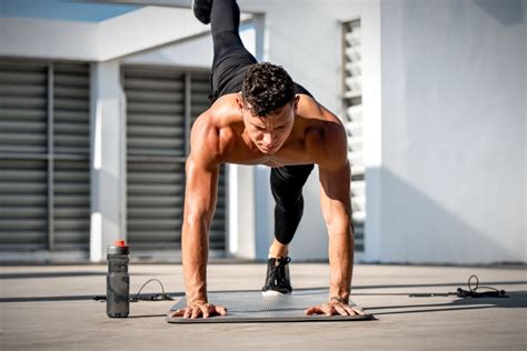 Découvrez cette méthode pour se muscler sans matériel et en seulement