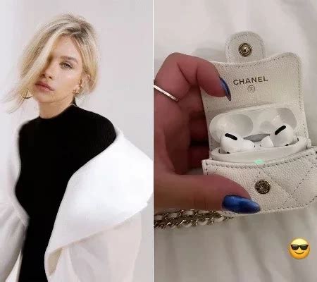 Flavia Pavanelli Exibe Capa De Fones De Grife Avaliada Em R 5 1 Mil