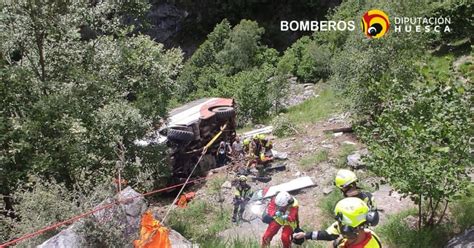 Seis menores heridos al caer un microbús en Benasque